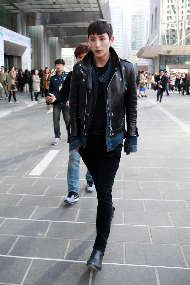 leather jackets korean men fashion styles tolugabriel_com
male k-pop idol