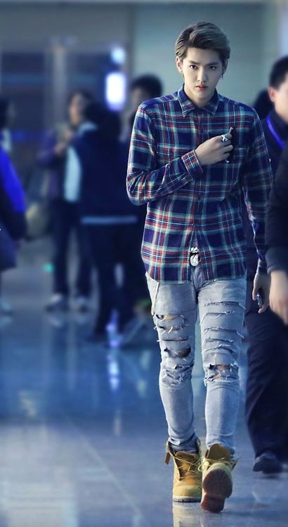ripped stylish jeans, korean men fashion styles tolugabriel_com
male k-pop idol